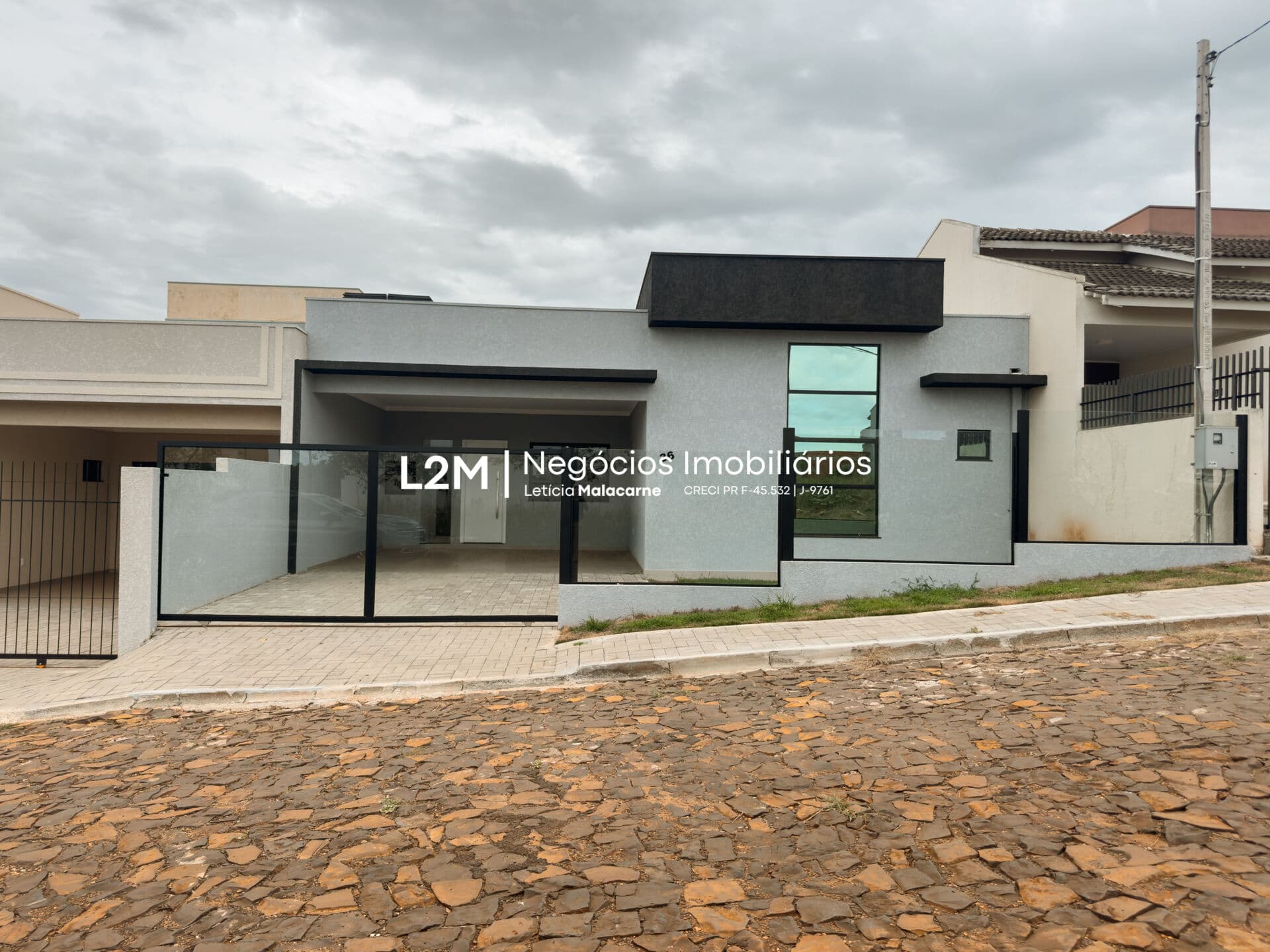 Casa nova - com 3 dormitórios - 3km do Centro