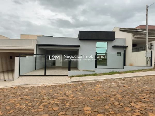 Casa nova - com 3 dormitórios - 3km do Centro