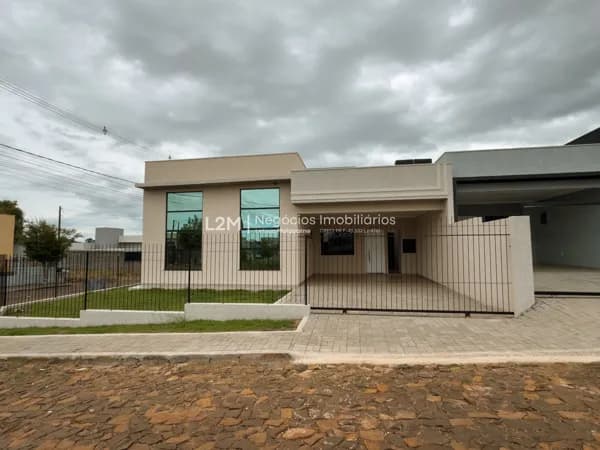 Casa de Esquina - com 3 dormitórios - 3km do Centro