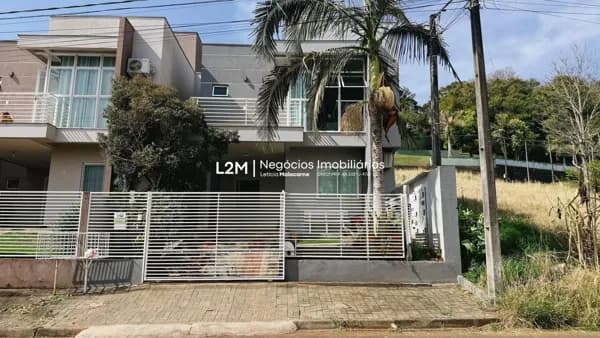 Sobrado Semimobiliado no Industrial