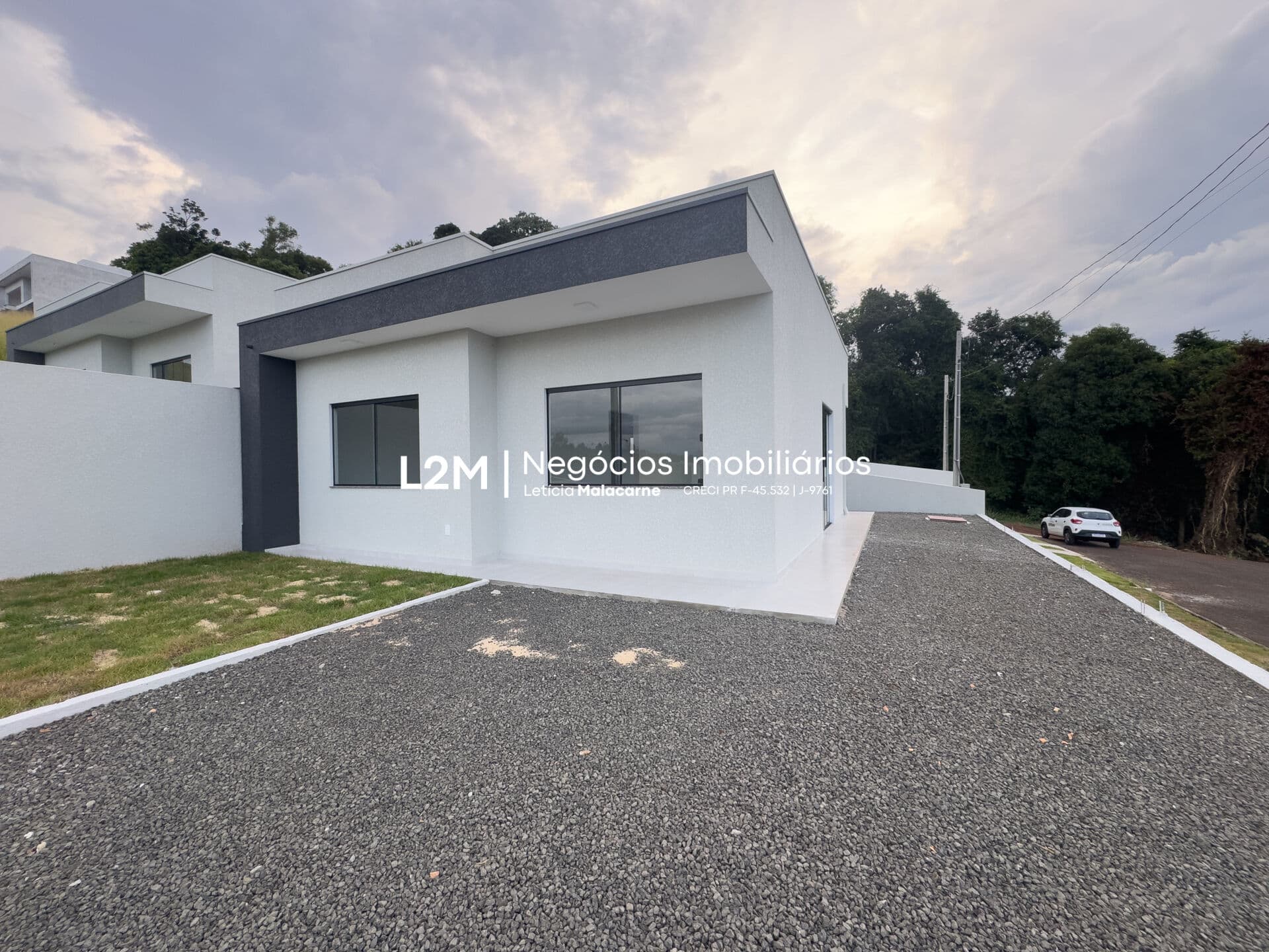 Casa de esquina e muita sobra de terreno