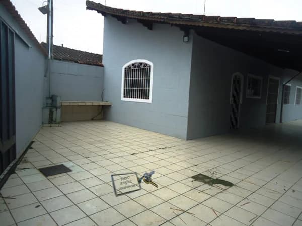 Casa Padrão para Venda em Jardim Real Praia Grande-SP