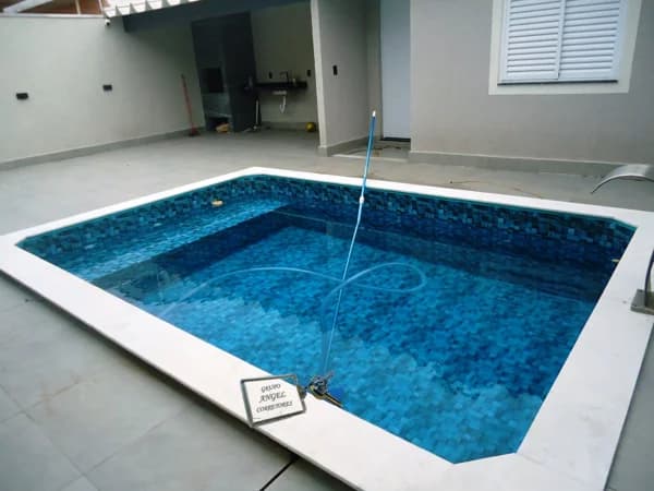 Linda Casa 4 dormitorios 2 suites com piscina
