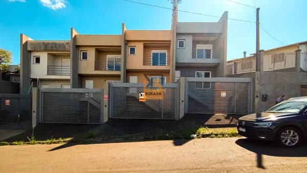 CASA 3 QUARTOS COM PÁTIO