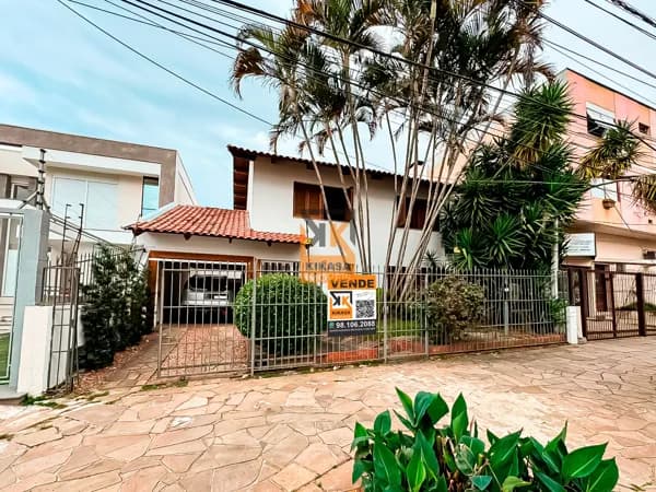 Casa 3 quartos com piscina no bairro Santana em Porto Alegre