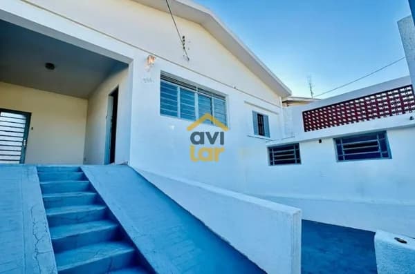 Casa à venda no Jd. dos Oliveiras