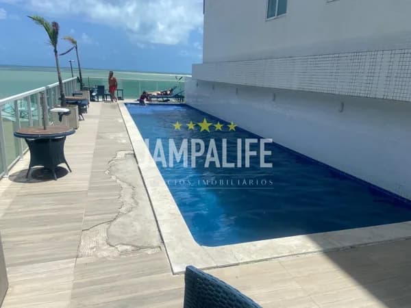 Apartamento pé na areia com porteira fechada no Jardim Oceania