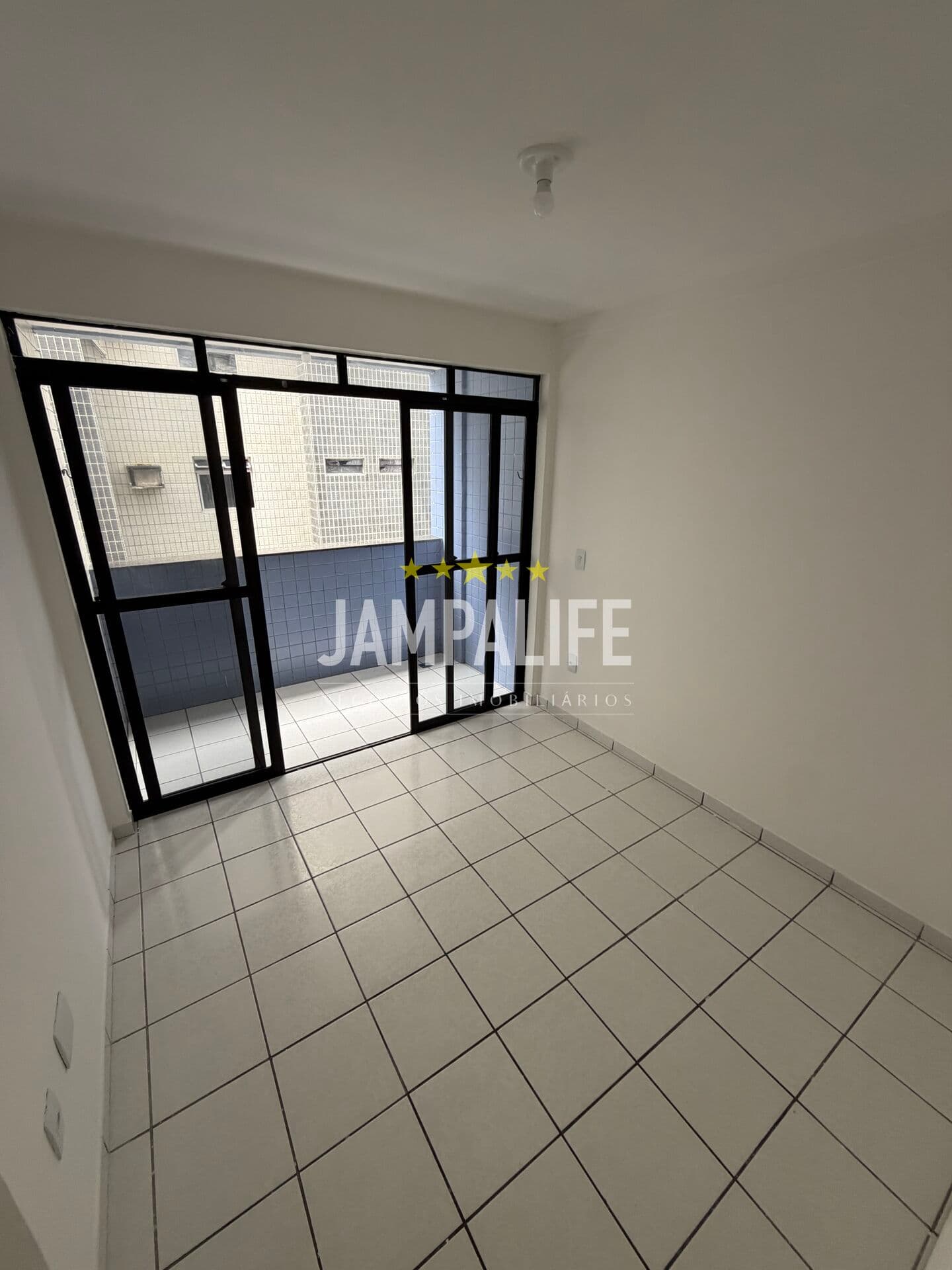 Apartamento com. 2 quartos, na praia do Jardim Oceania!