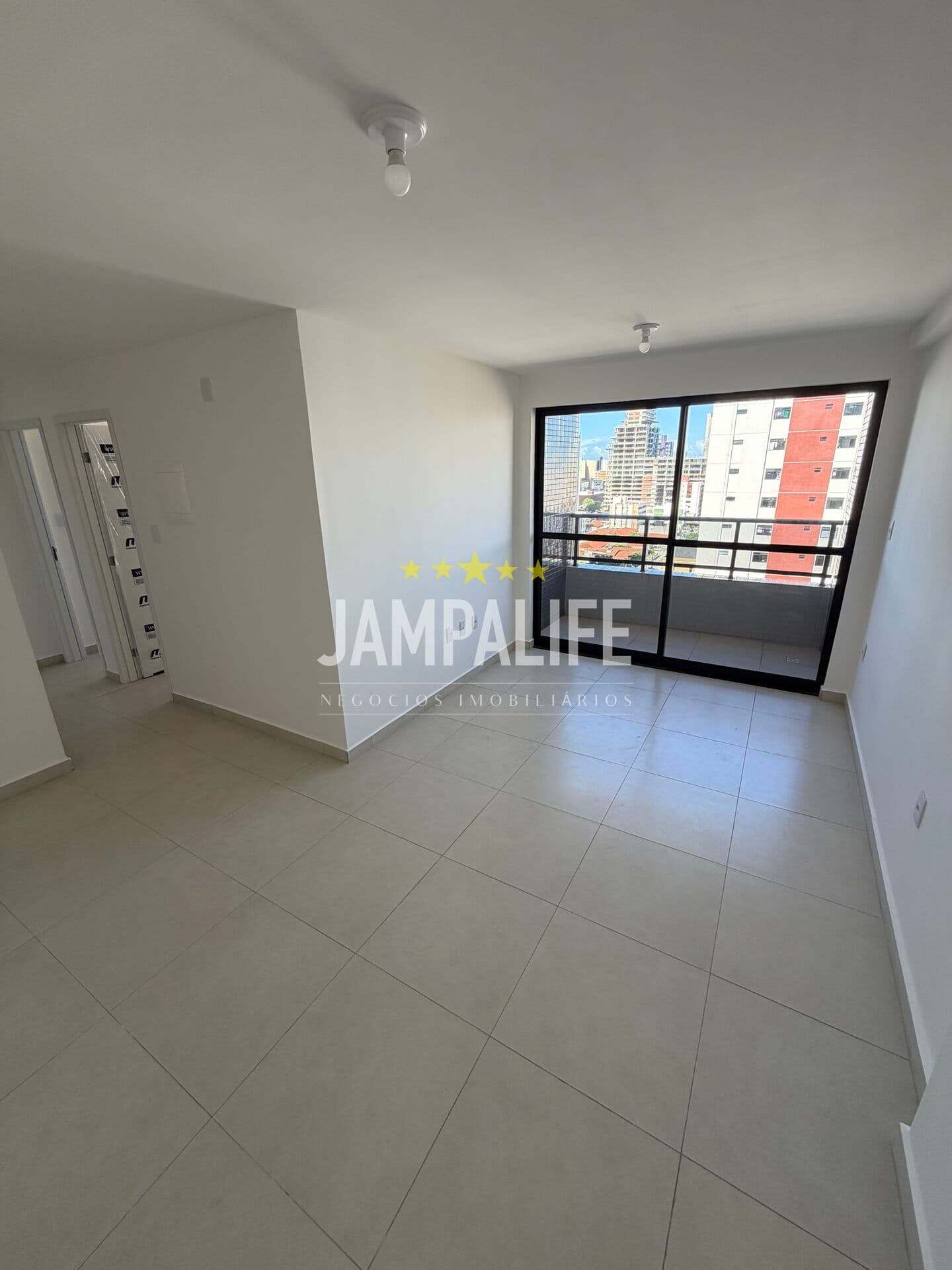 Apartamento novo com 3 quartos no Manaira!