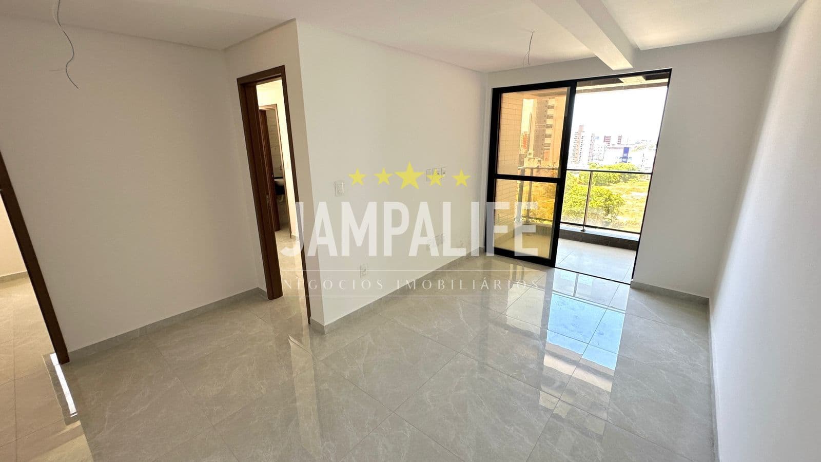 Apartamento com 03 Suítes no Bessa
