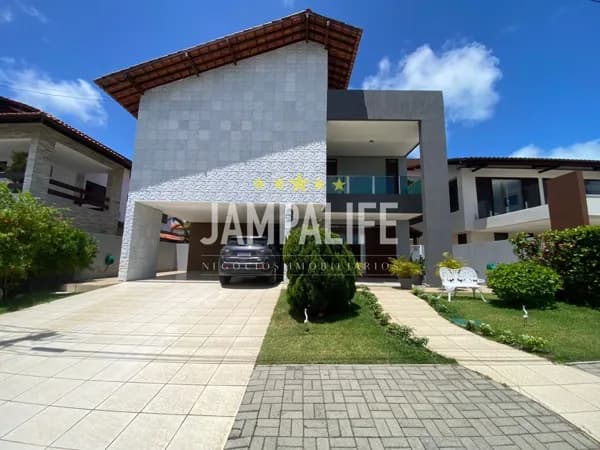 Linda casa em Condomínio Fechado