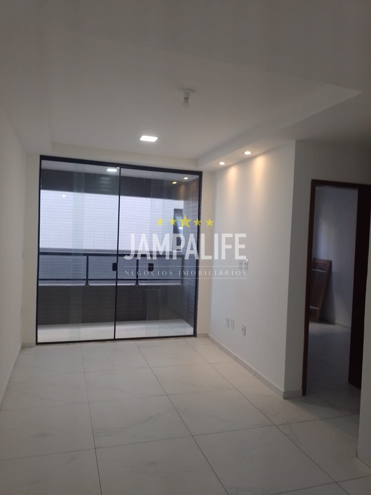 Apartamento com 02 Quartos no Jardim Cidade Universitária