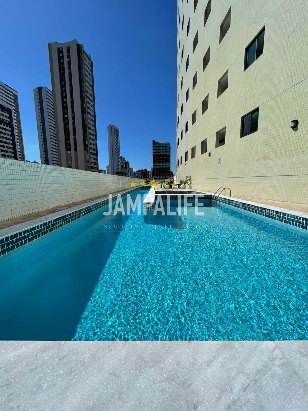 Apartamento 100% mobiliado em Manaira!