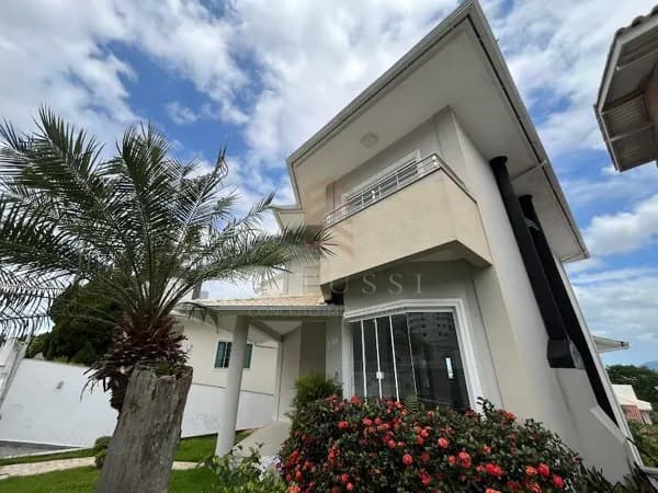 Casa Alto Padrão à venda de 3 suítes e 5 banheiros na Pedra Branca, Palhoça/SC