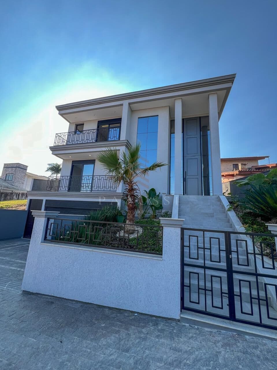Casa de alto padrão com 4 quartos sendo 3 suítes