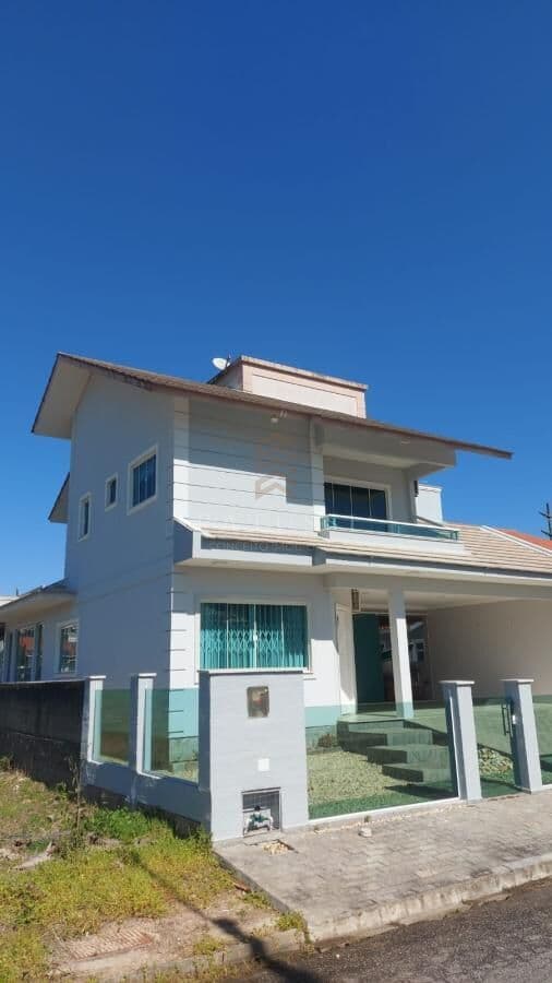 Casa mobiliada à venda com 4 dormitórios e área de lazer na Pedra Branca, Palhoça, S/C