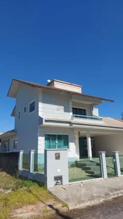 Casa mobiliada à venda com 4 dormitórios e área de lazer na Pedra Branca, Palhoça, S/C