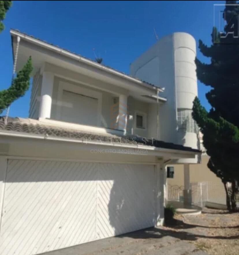 Casa Alto Padrão com 3 suítes semimobiliada