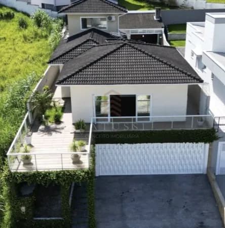 Casa Alto Padrão à venda, 4 dormitórios, 2 suítes na Pedra Branca, Palhoça/SC