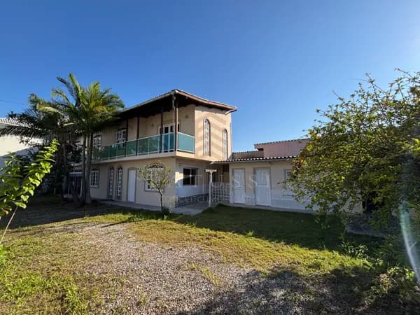 Casa ampla à venda - excelente localização no bairro Aririu - Palhoca