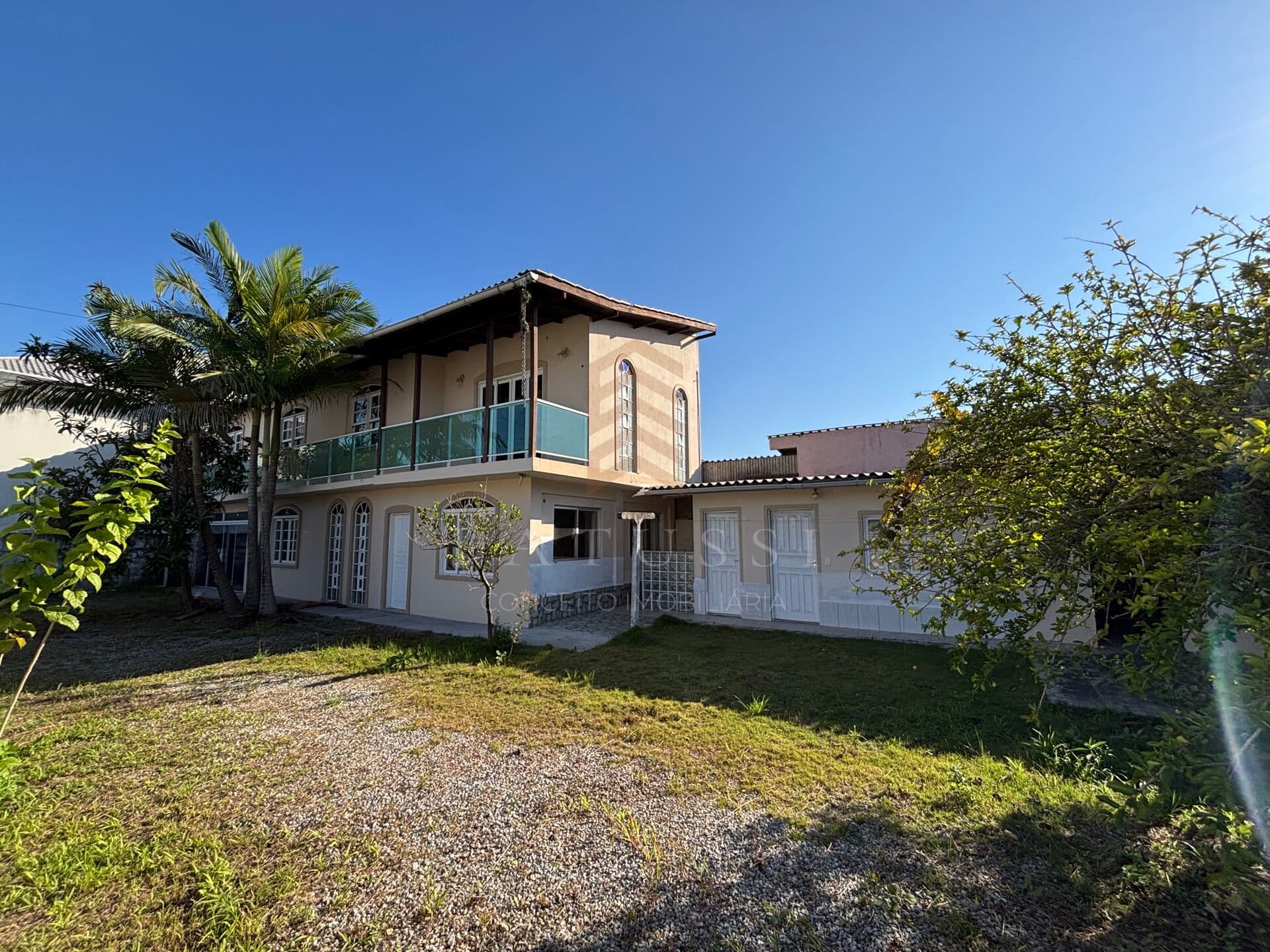 Casa ampla à venda - excelente localização no bairro Aririu - Palhoca