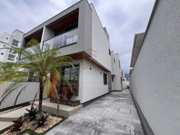 Casa Sobrado à venda 3 dormitórios, 1 suíte no bairro Nova Palhoça em Palhoça/SC