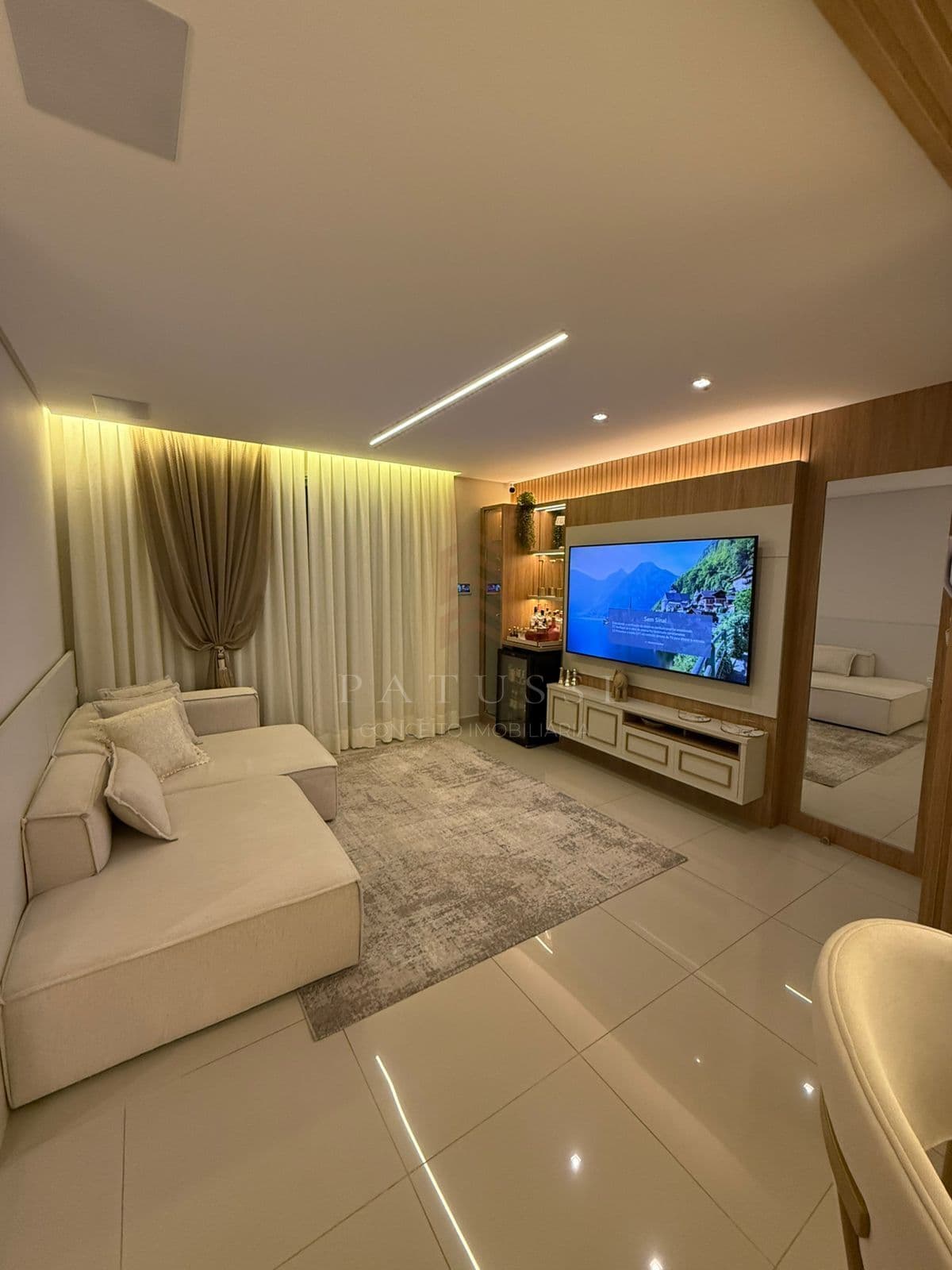 Apartamento amplo e finamente mobiliado no centro de Palhoça-SC