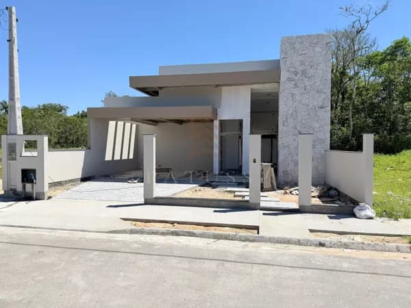 Casa com 03 suítes, sendo uma Master, Área Gourmet - Sertão do Maruim, São José/SC