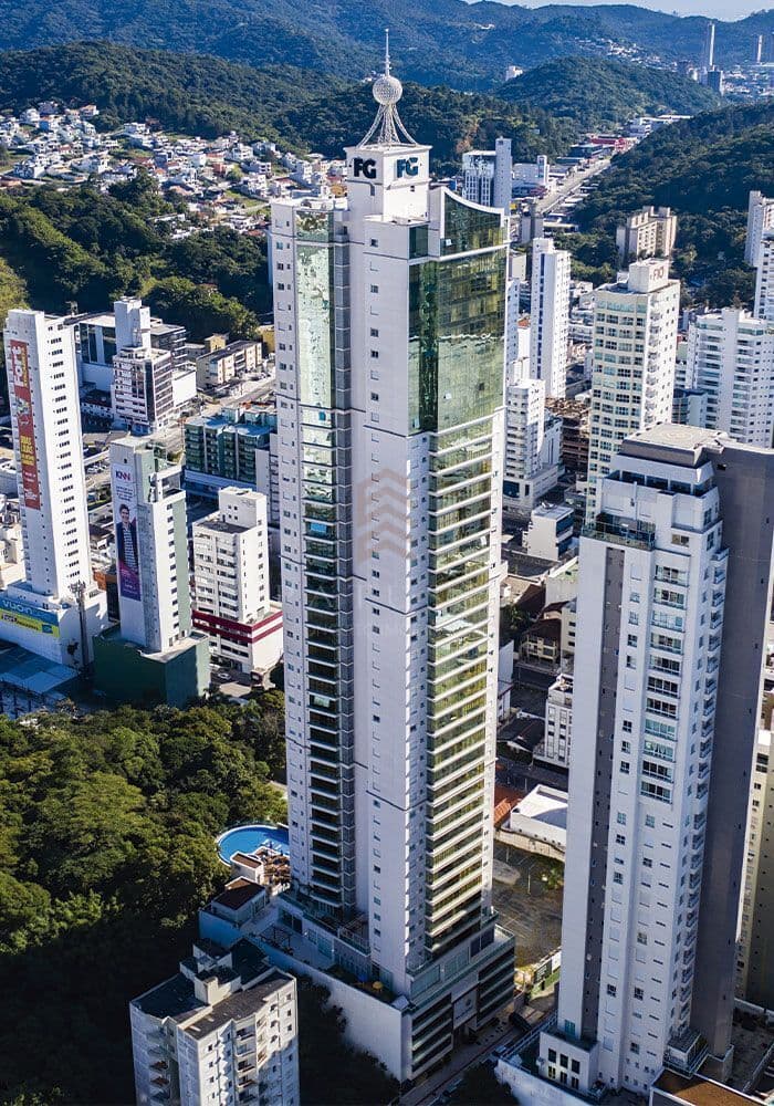 Apartamento Alto Padrão com 3 suítes, área gourmet com sol nascente
