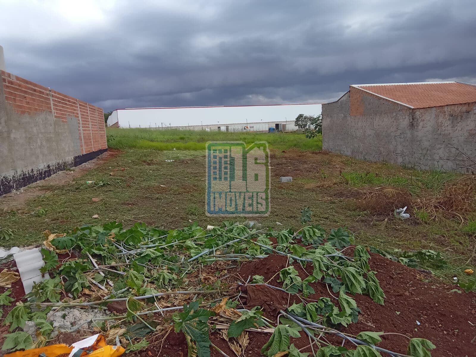Terreno de 240m² (8x30) em Reserva Macaúba