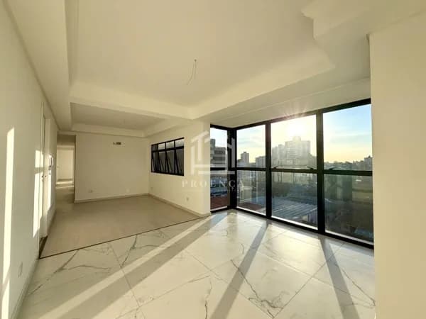 Apê central com 3 dorm. e 2 vagas à venda, 104m² por R$ 625.000 - São Pedro - SJP/PR