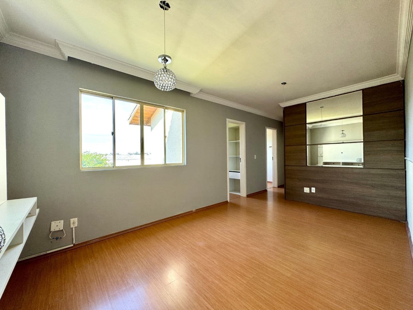 Apê semi mobiliado com 3 dorm., 60m² por R$ 285.000 - Afonso Pena - SJP/PR