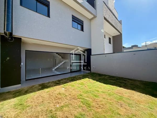 Triplex em condomínio fechado, com 3 dorm. à venda, 222m² por R$ 1.150.000 - Costeira - SJP/PR