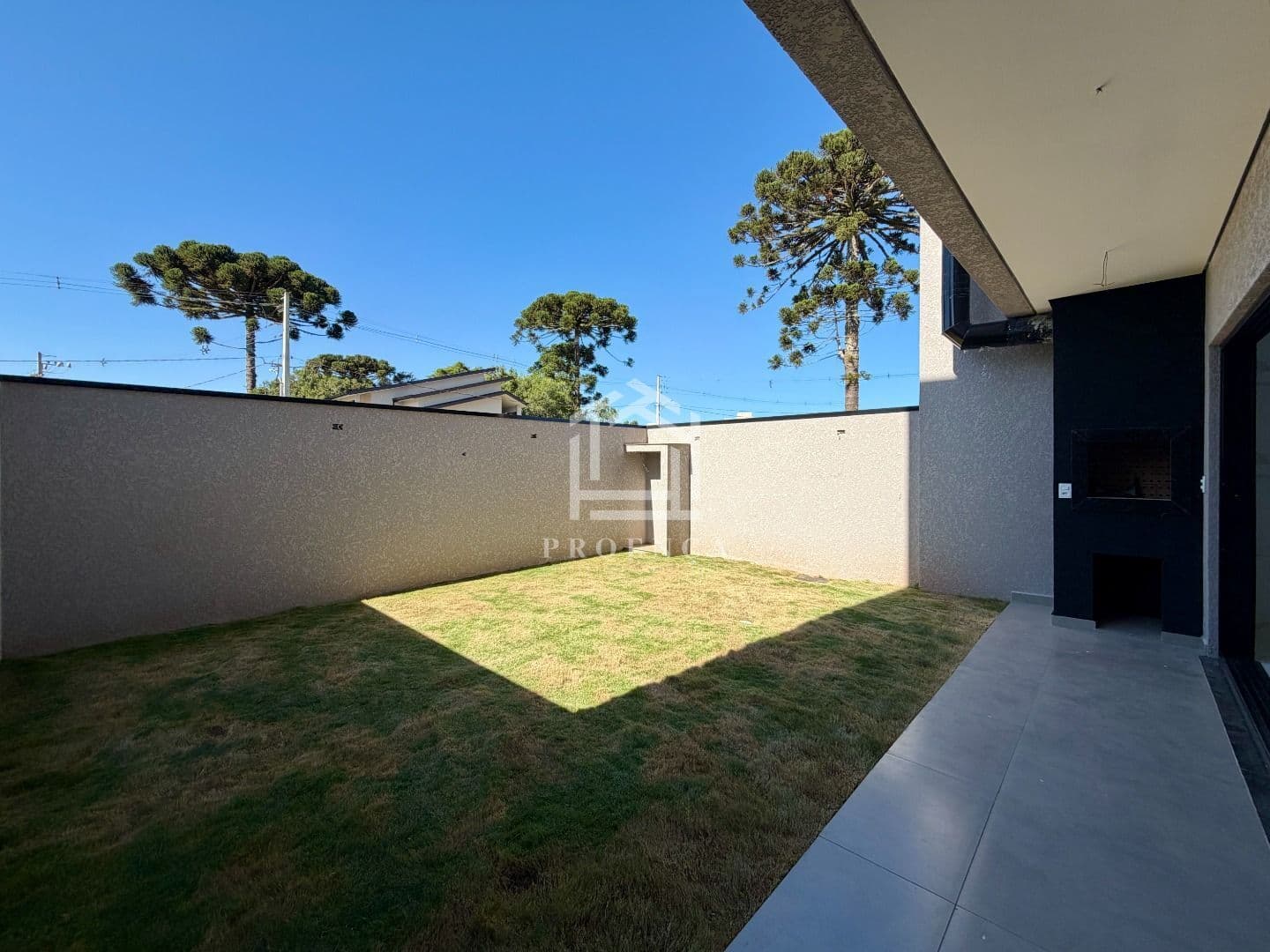 Triplex em condomínio fechado, com 3 dorm. à venda, 222m² por R$ 1.150.000 - Costeira - SJP/PR