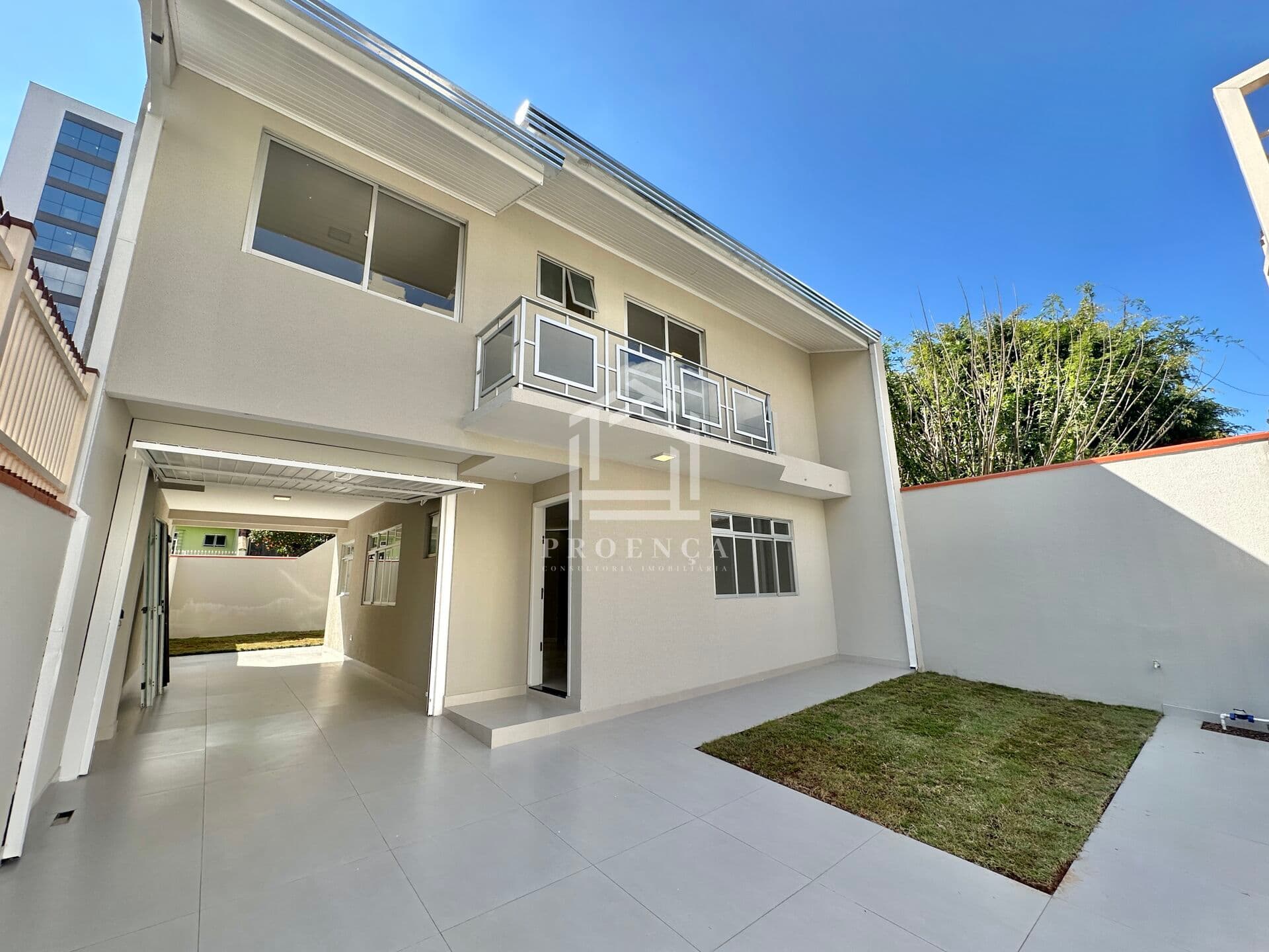 Sobrado REFORMADO com 5 dormitórios, atrás do shopping à venda, 160m² por R$ 919.000 - Centro - São José dos Pinhais/PR