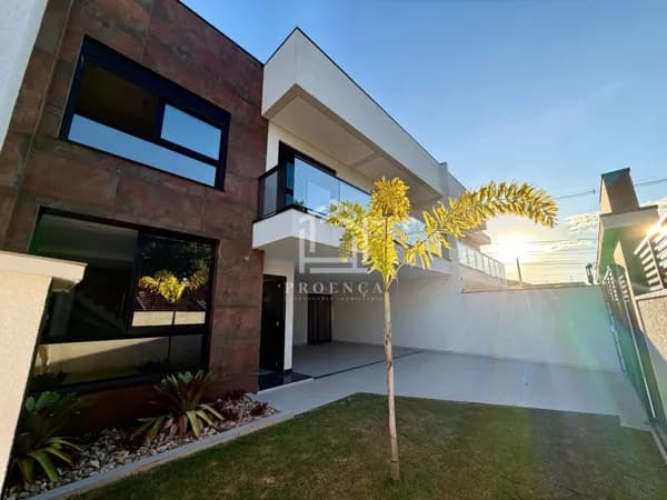 Sobrado no coração da cidade com 3 dorm. e 4 vagas à venda, 160m² por R$ 1.150.000 - Centro - SJP/PR