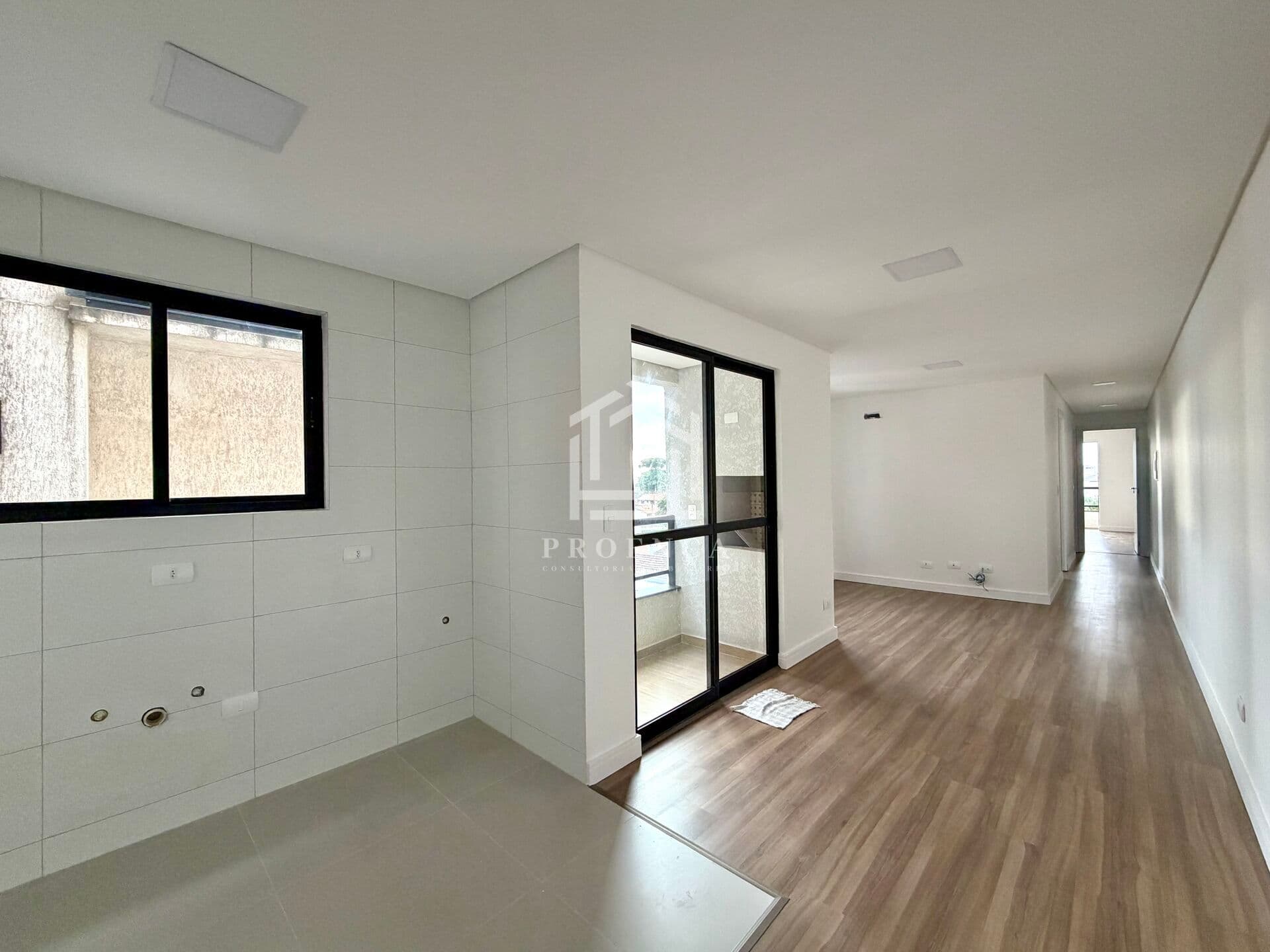 Apê com 2 dorm. (1 suíte) e garagem coberta à venda, 69m² por R$ 469.000 - Centro - SJP/PR