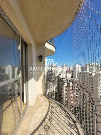 Belíssimo apartamento com 110m², 2 vagas, amplo living, varanda, bem iluminado e áreas de lazer