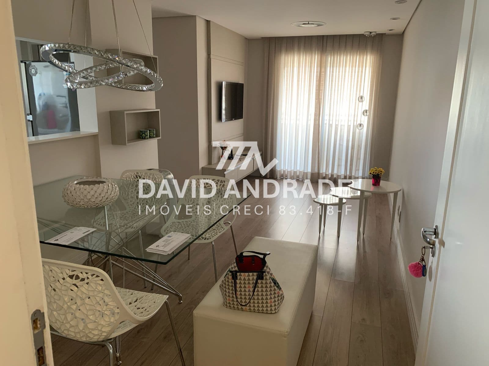 Lindo apartamento com 57m², 1 vagas de garagem, sacada, cozinha americana, armários embutidos e condomínio com lazer completo