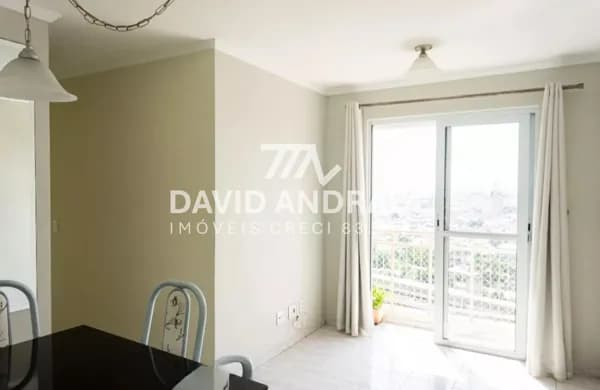 Belo apartamento com 50m², 1 vaga, varanda, 2 dormitórios, cozinha grande, área de serviço, living para 2 ambientes e áreas de lazer