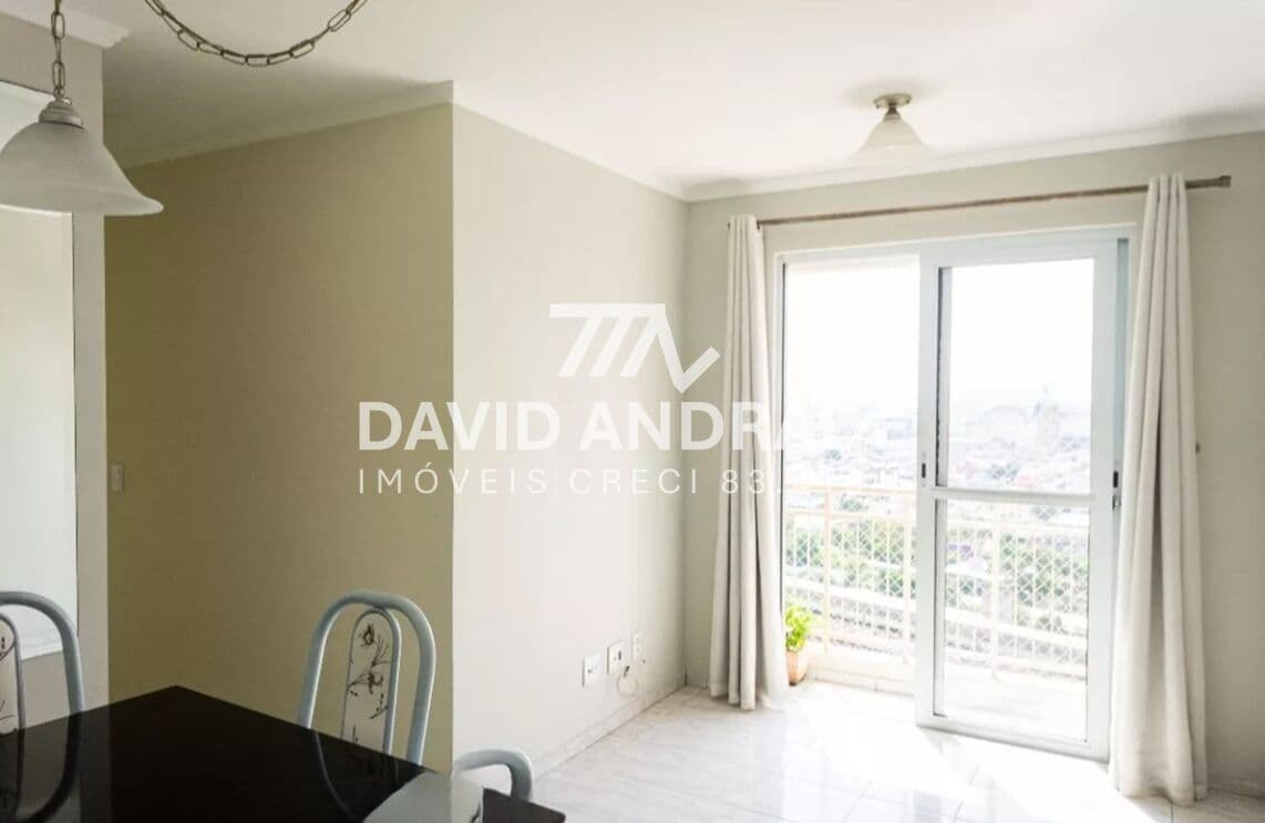 Belo apartamento com 50m², 1 vaga, varanda, 2 dormitórios, cozinha grande, área de serviço, living para 2 ambientes e áreas de lazer