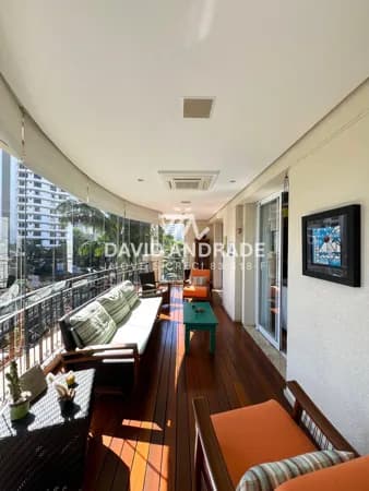 Belíssimo apartamento com 308m², 5 vagas, 4 suítes sendo 1 suíte master, ampla varanda, amplo living para 3 ambientes, sala de tv e áreas de lazer