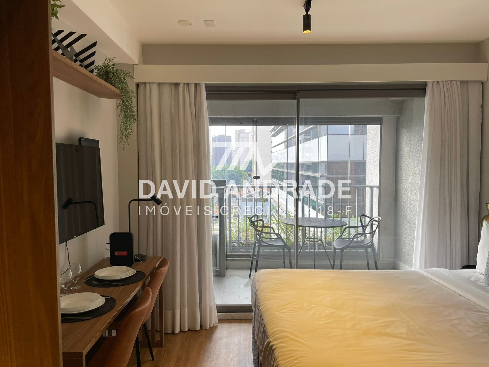 Belíssimo studio com 30m², mobiliado, ampla varanda, amplo living e áreas de lazer