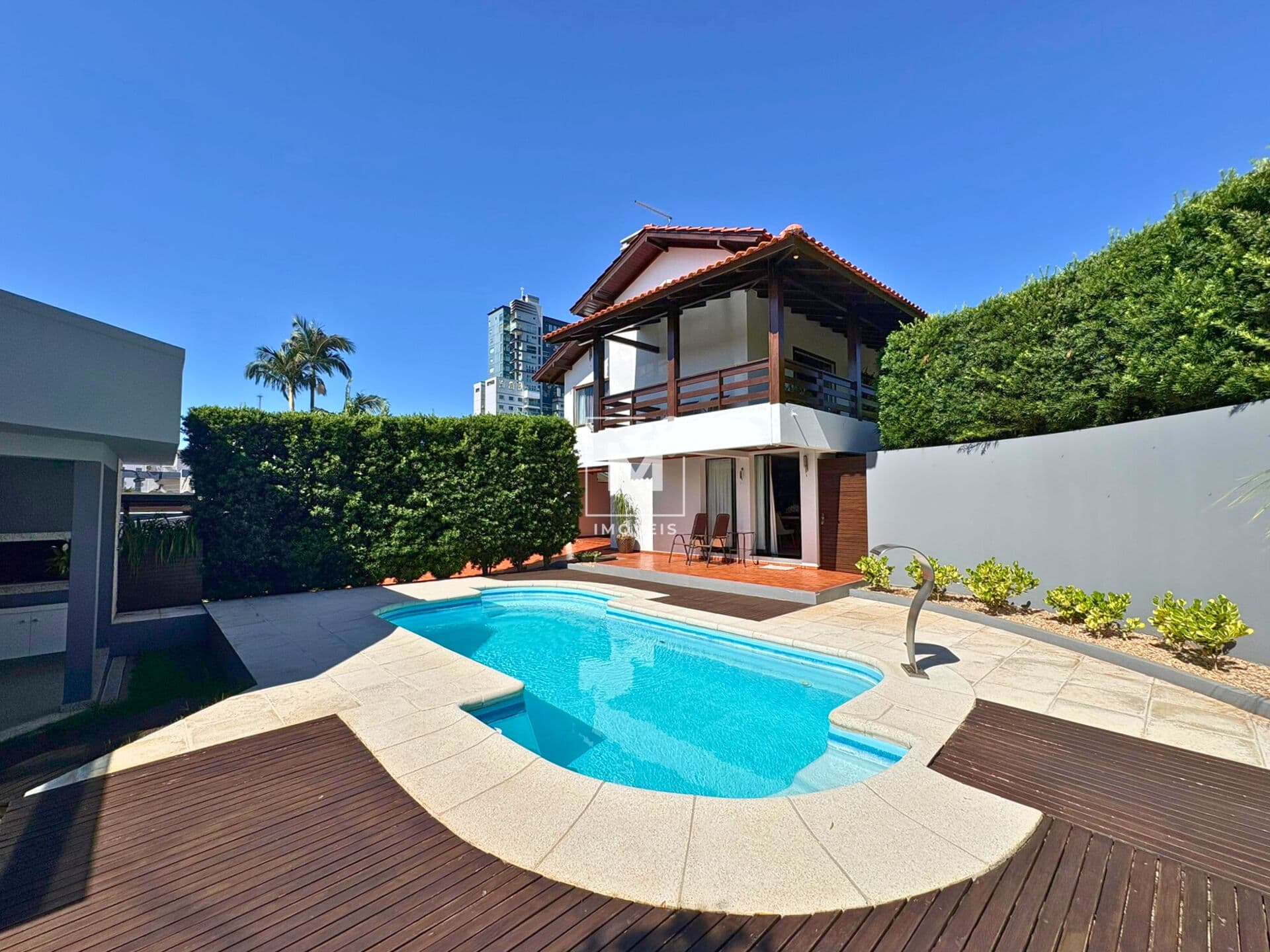 Casa à Venda – 354,29m² – Alto Padrão – Centro de Pinhalzinho/SC