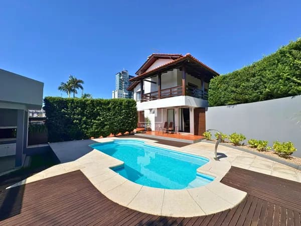 Casa à Venda – 354,29m² – Alto Padrão – Centro de Pinhalzinho/SC