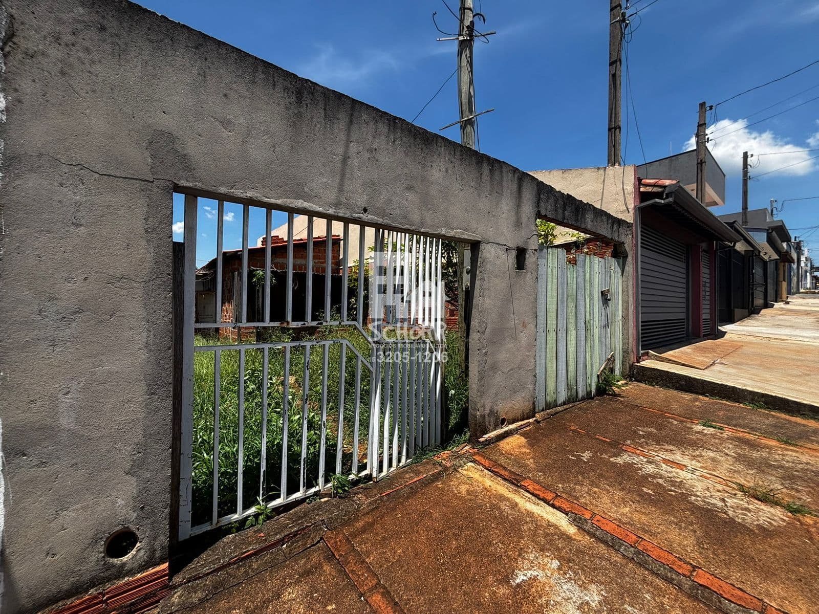 Terreno à venda com construção iniciada – Jardim Wanderley