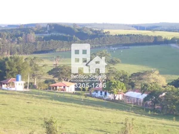 Sítio à venda entre Quadra e Guareí com 22,5 alqueires de pura beleza e funcionalidade!