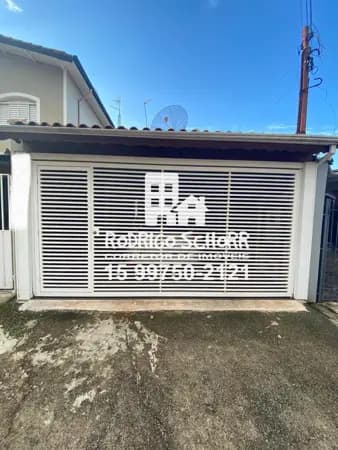 Casa confortável em excelente localização no bairro Dr Laurindo