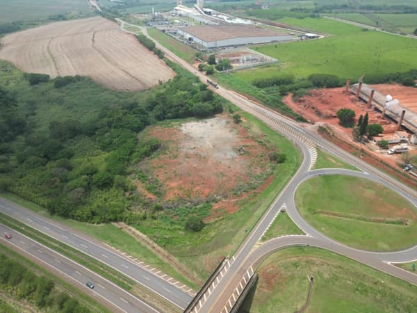 Área de frente a rodovia Gladys Bernardes minhoto e anel viário - Tatuí-SP