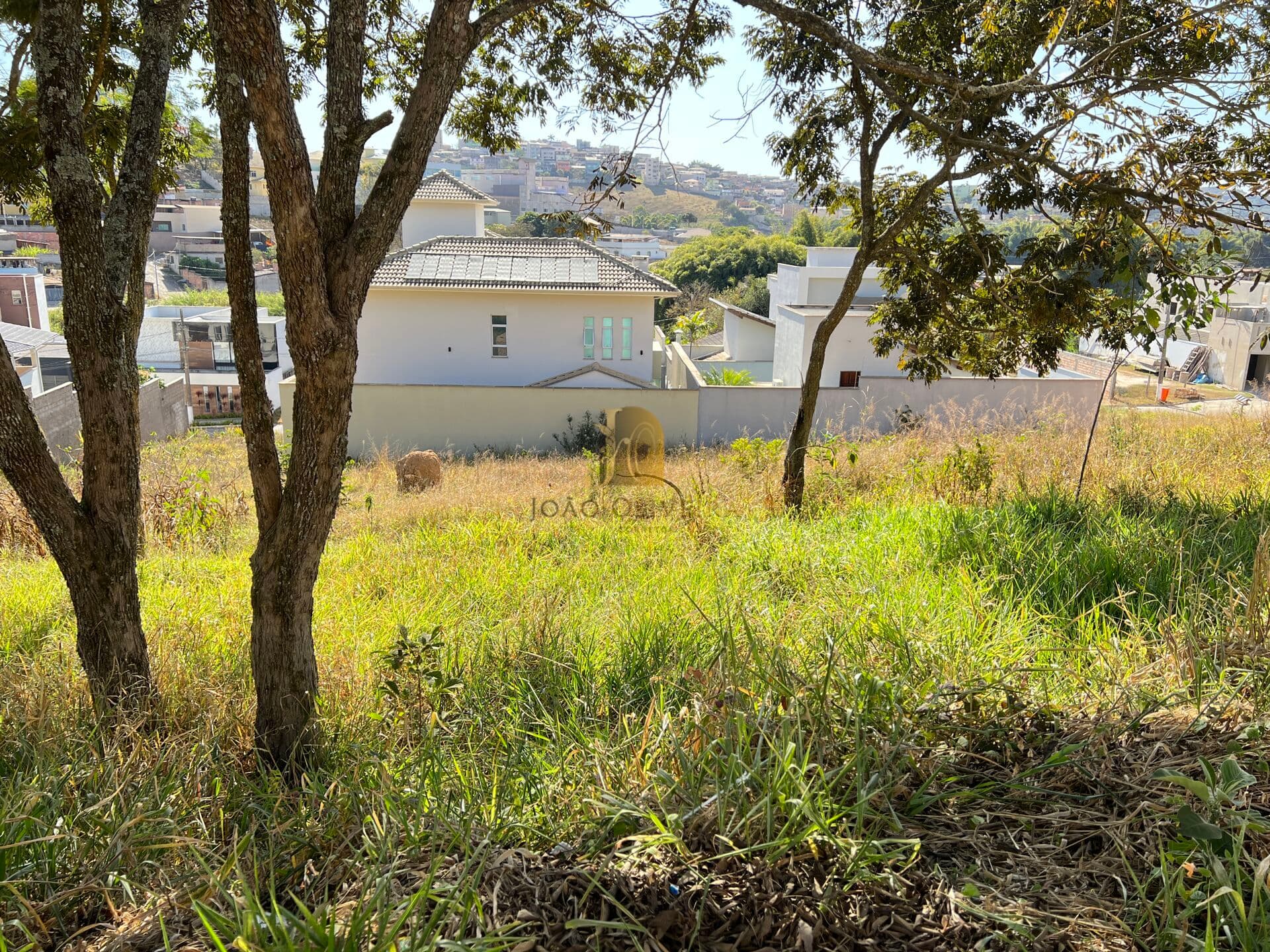 Lote à venda no condomínio fechado de alto padrão Granja das Hortênsias, em Conselheiro Lafaiete, MG.
